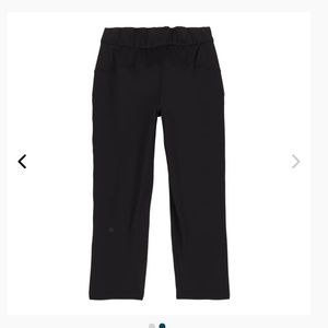 (lululemon) on the fly crop size 12